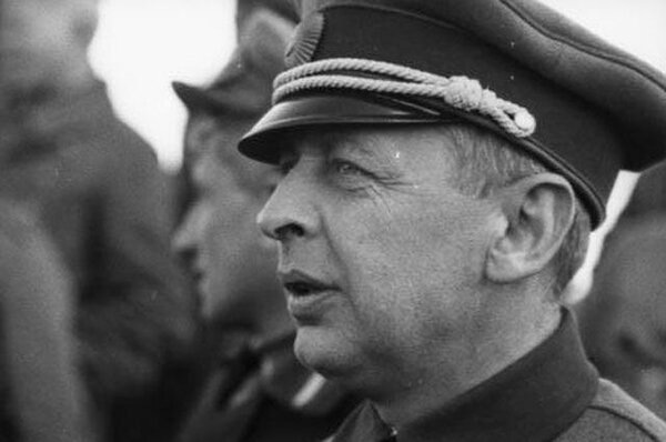 Бронислав Каминский. Он родился в Полоцком уезде Витебской губернии в семье поляка и обрусевшей немки.