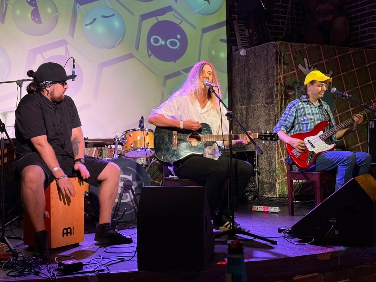 Please Wait... в Glastonberry