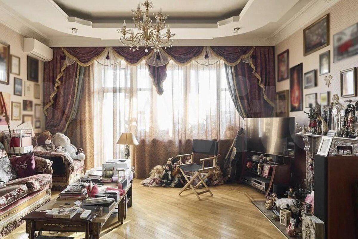 Сайт онлайн-платформы по купле-продаже
Квартира наполнена "визуальным шумом".