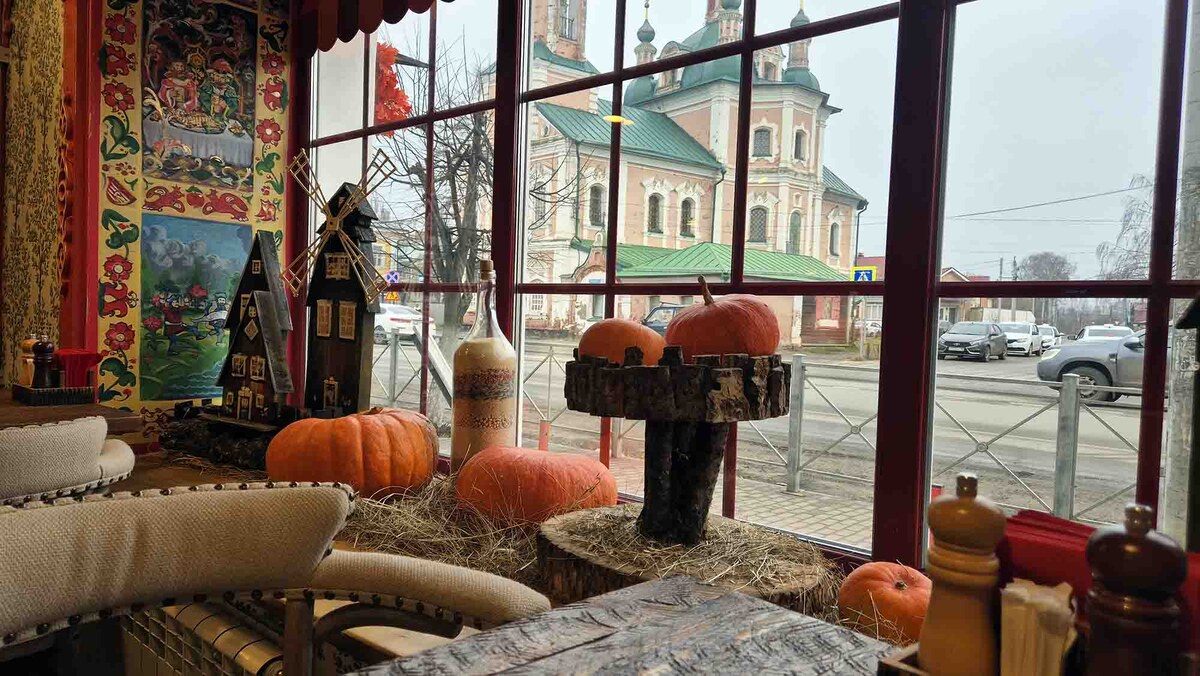 Пообедала с замечательным видом. Листайте галерею, чтобы увидеть еще фото