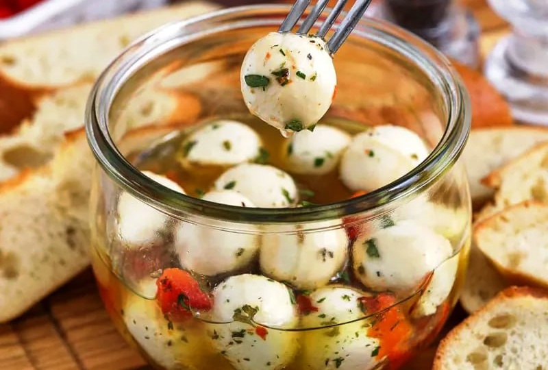 Маринованные шарики моцареллы к празднику и не только