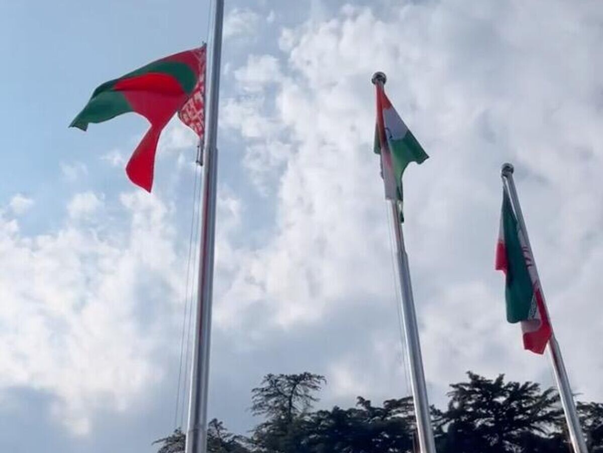    Церемония поднятия флага Республики Беларусь перед зданием Секретариата ШОС в Пекине. Кадр видео | © Шанхайская организация сотрудничества