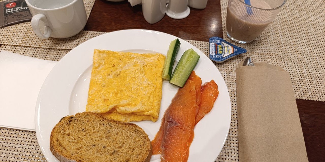 Что подают на шведском столе в 4-звездочном отеле? 1400р с человека за один завтрак.