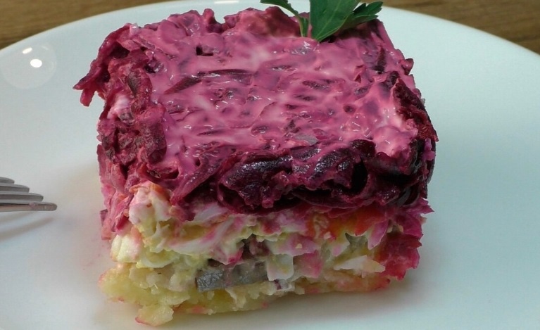 Селёдка под шубой: семейные секреты вкусного новогоднего салата