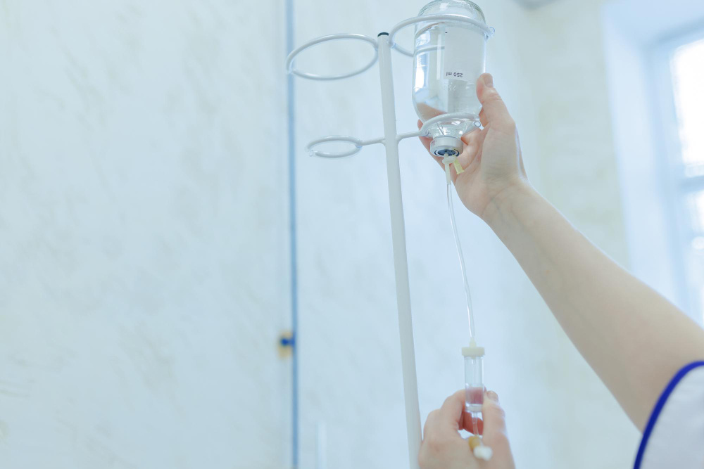 Капельница после запоя: какие могут быть последствия. (источник изображения: freepik.com)