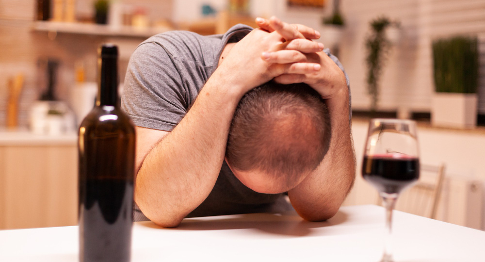Длительные запои: почему человек не может остановиться