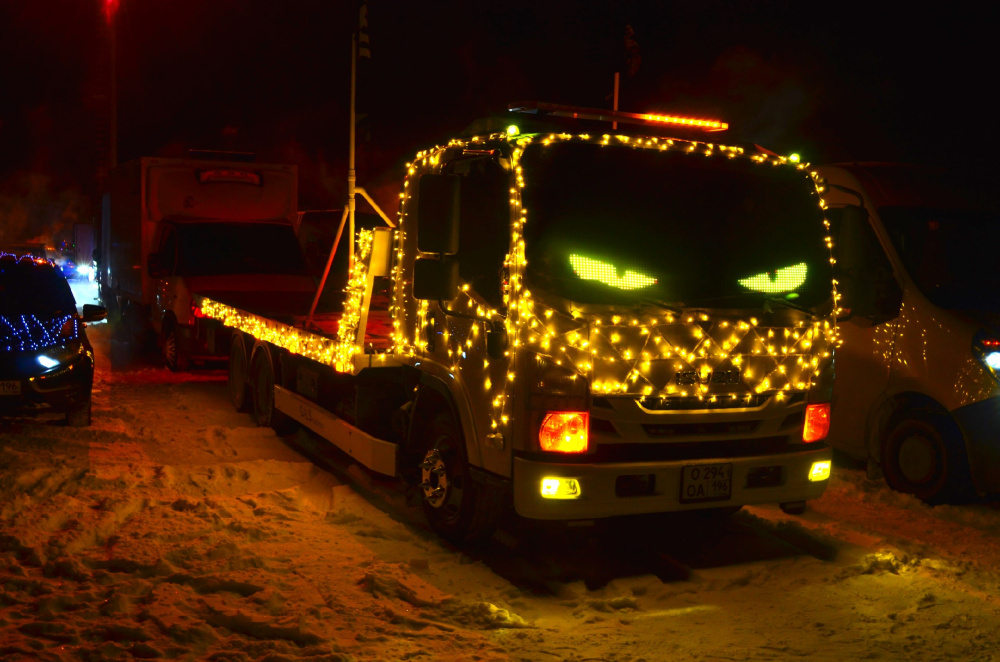     Фото: паблик ВКонтакте «Автоёлка Нижний Тагил»