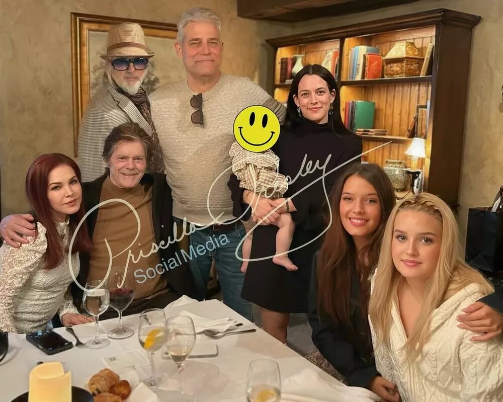 Семья Присциллы Пресли📷
