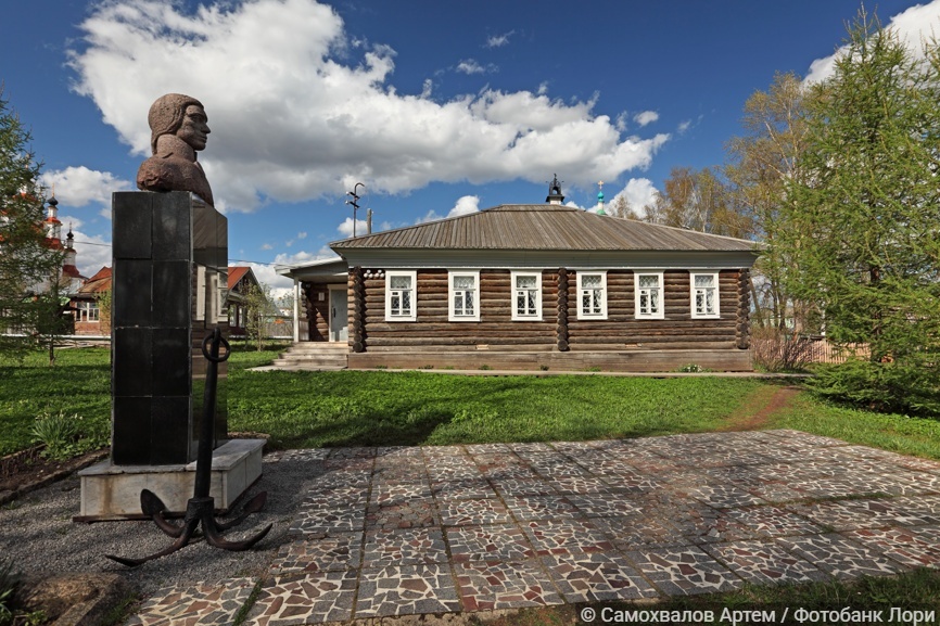 Дом-музей и памятник Ивану Александровичу Кускову 