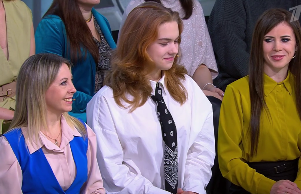 Дочь Алёна (в середине) и подруги