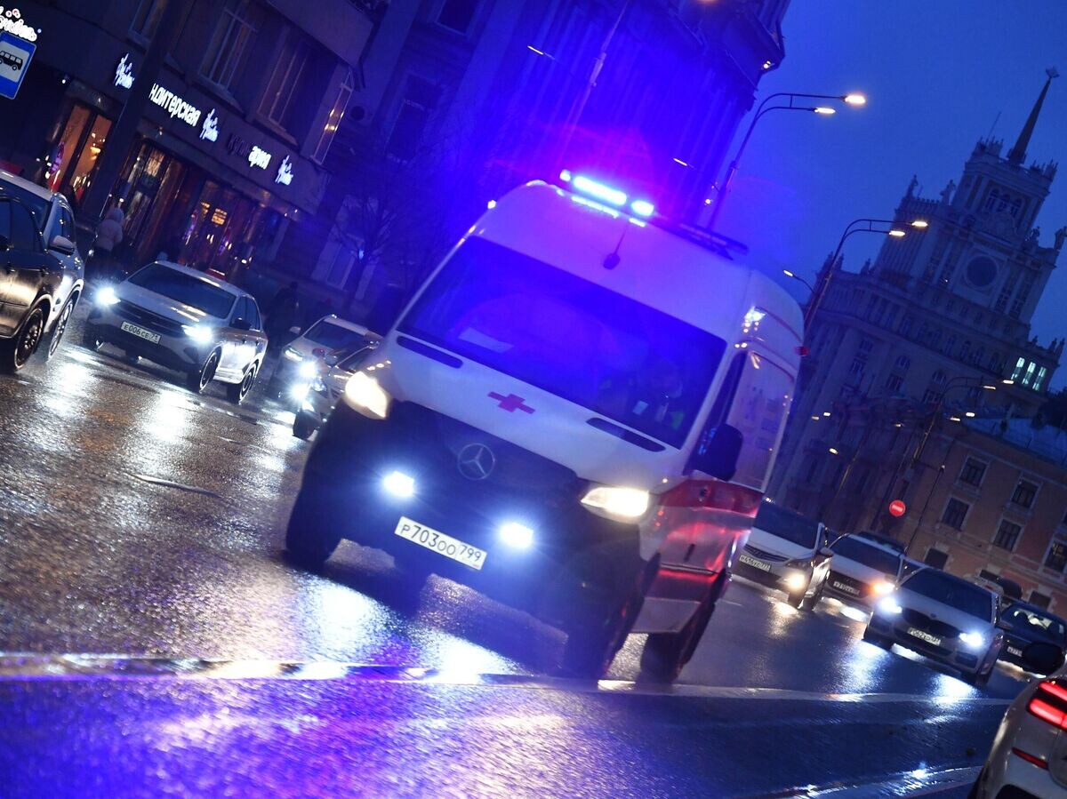    Машина скорой помощи на улице Москвы | © РИА Новости / Наталья Селиверстова