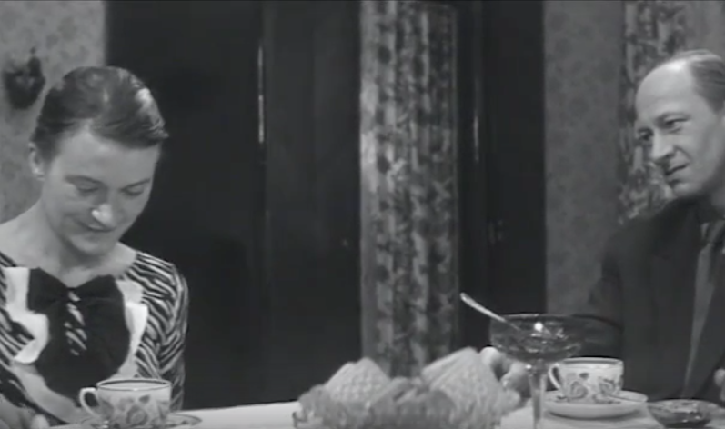 Ну, что ж... Звать меня Иван Степаныч. Фамилие моё Калачёв... Варенье у тебя вкусное.