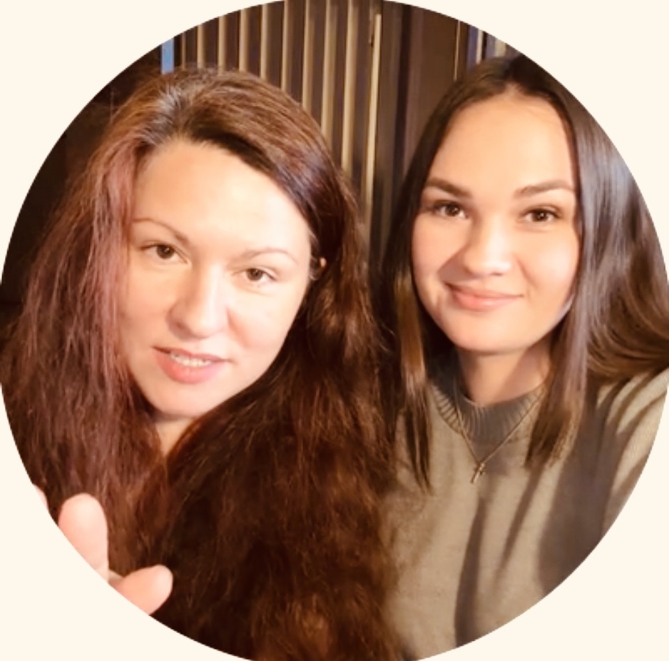 Это я и Аня - она все организовывала нам.