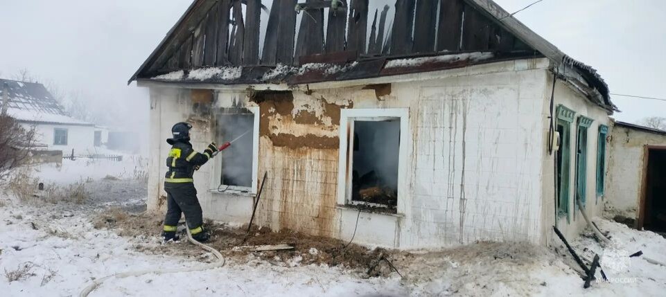    Пожар в селе Алтайское Табунского района. Источник: max.ru/mchs_altkray