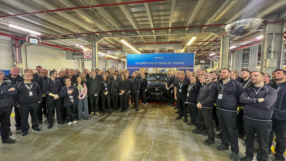    Последний кроссовер Jaguar F-Pace был собран 19 декабря на заводе в Солихалле