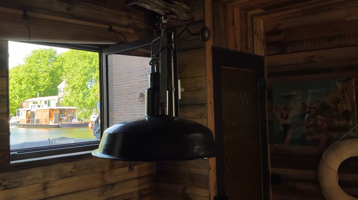 Внутри плавучего дома