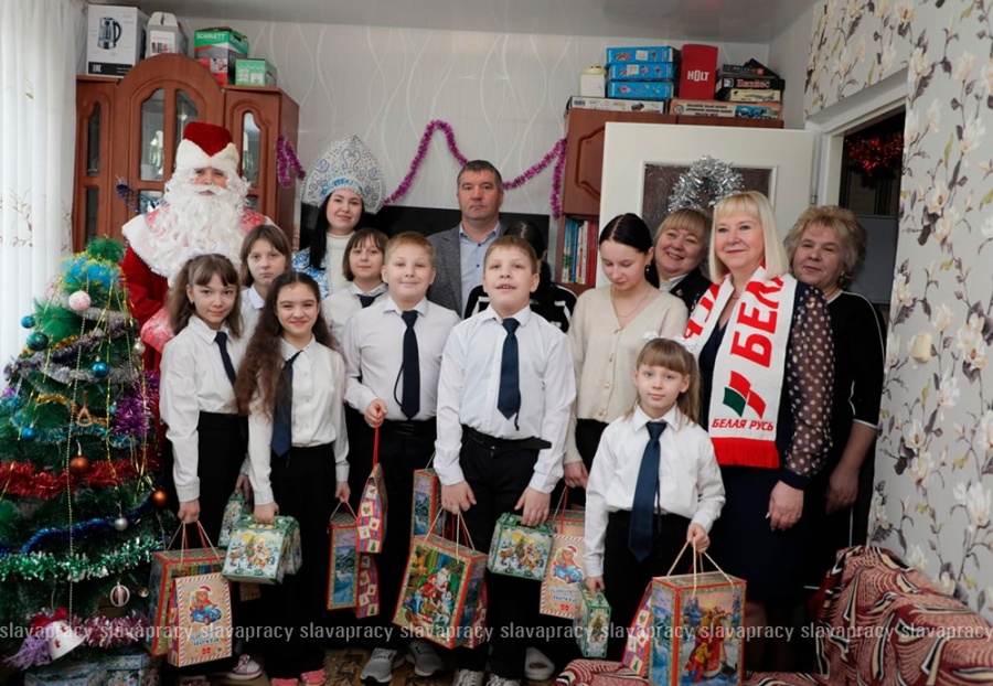     Маршрут добрых дел: руководство Копыльского района присоединилось к акции "Наши дети"