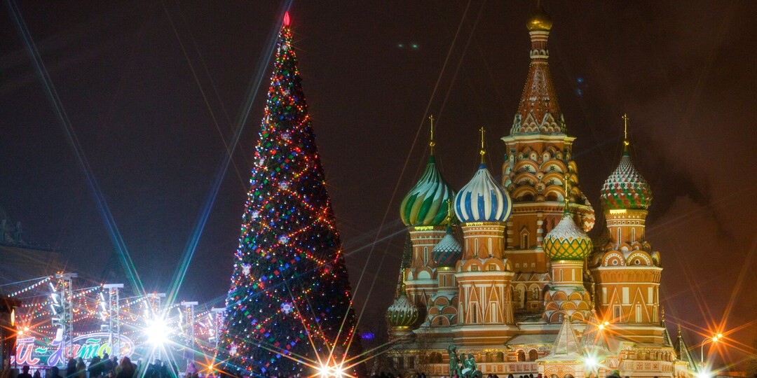 🎄 С Новым 2026 годом и Рождеством от Грузового центра «Советский»! Пусть техника работает как часы!