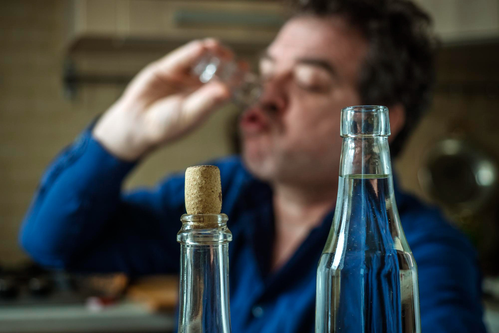 Запой две недели: чем опасен и как восстановиться. (источник изображения: freepik.com)