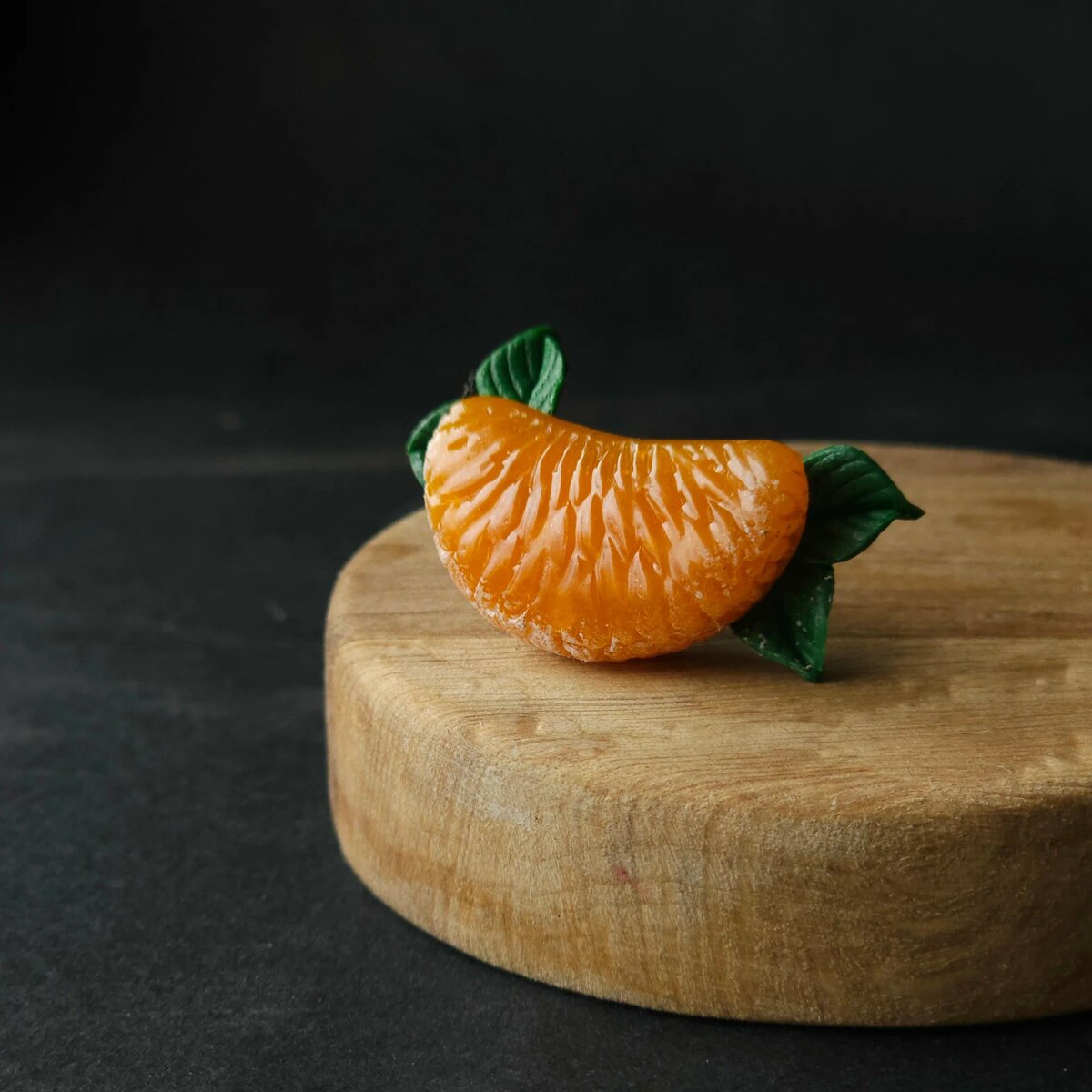 Брошь Unicorn Clay Долька мандарина