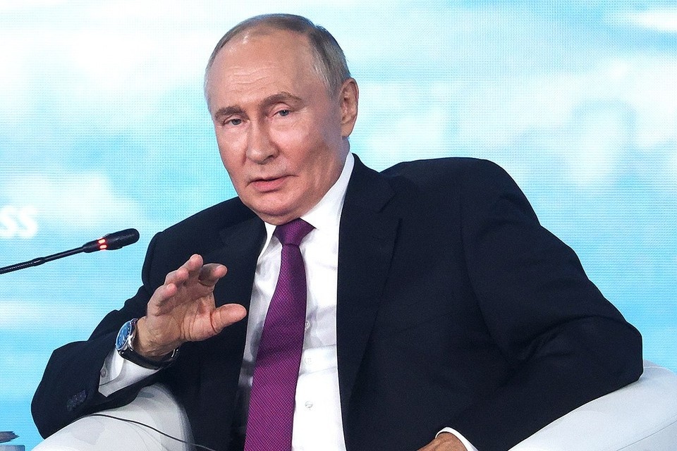    Путин пожелал Набиуллиной чаще присутствовать на заседаниях правительства REUTERS