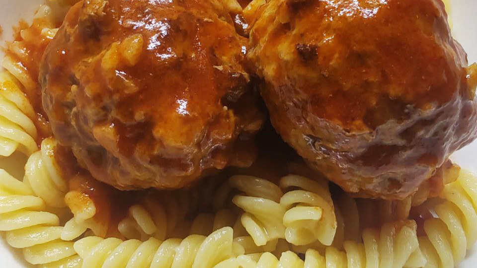 Вкусные тефтели в томатном соусе «с макаронами»