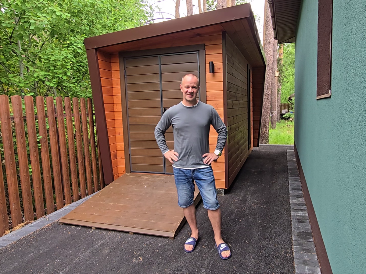 Это гараж для мотоцикла. Пандус необходим.