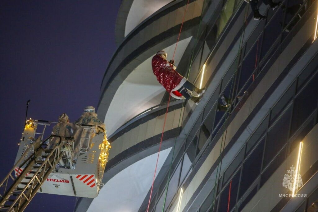     Фото: пресс-служба ГУ МЧС России по Петербургу
📷    Фото: пресс-служба ГУ МЧС России по Петербургу
📷    Фото: пресс-служба ГУ МЧС России по Петербургу

