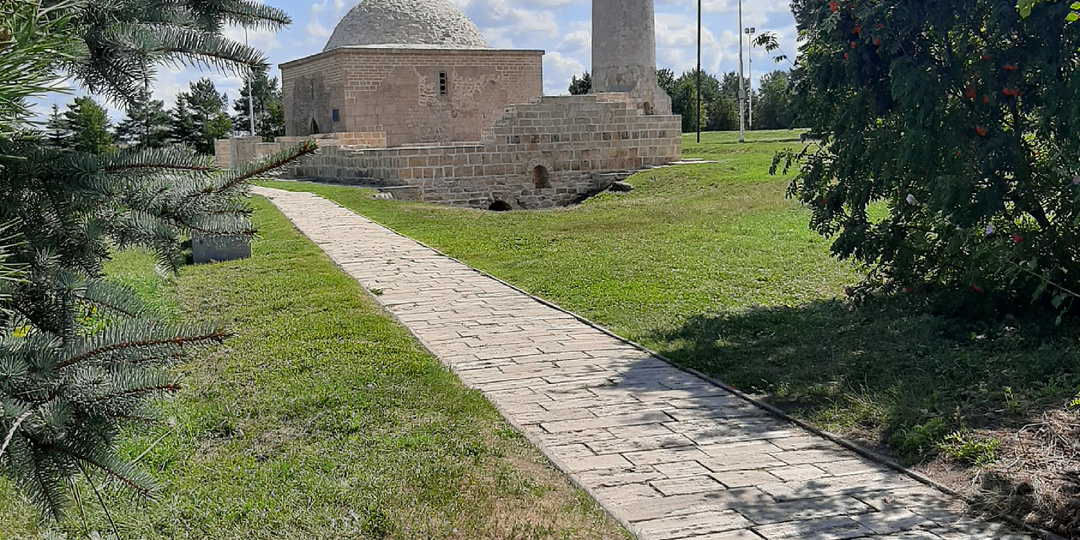 Малый минарет и Ханская усыпальница, до которых не каждый турист доходит. Болгар, Татарстан