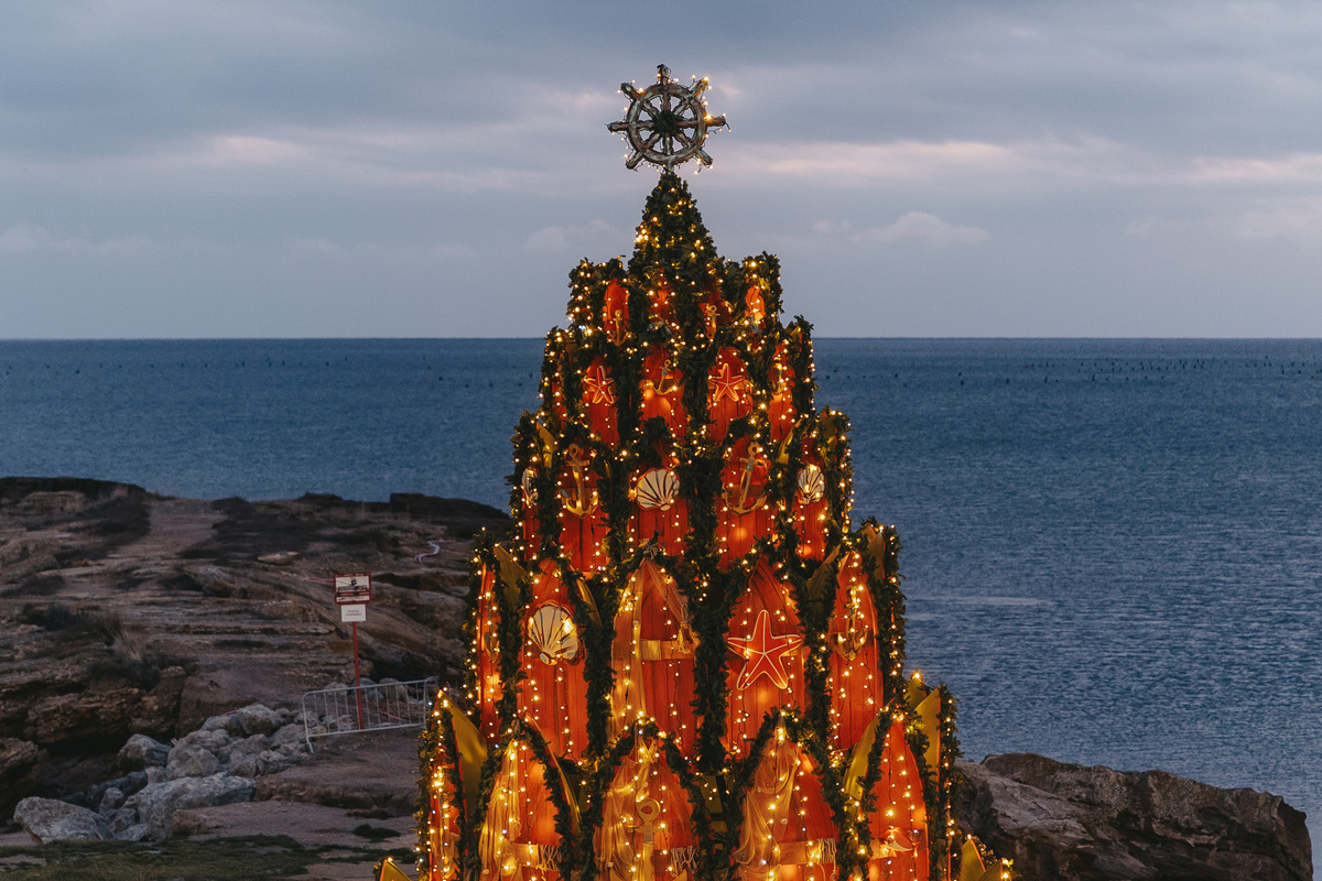 Ёлка из старинных лодок и декоративных якорей
Фото: пресс-служба арт-кластера «Таврида»