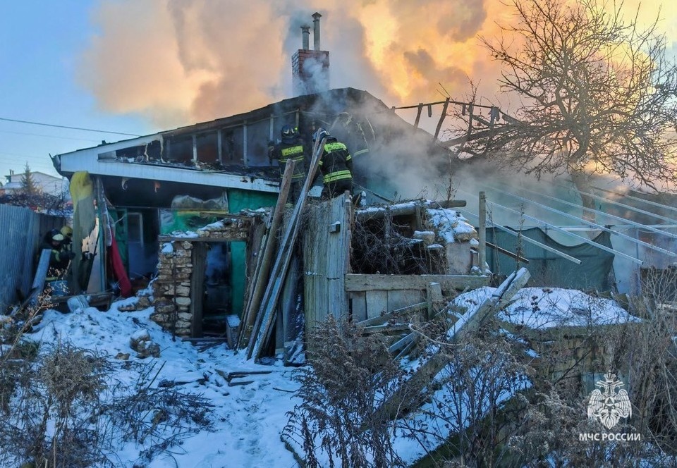   В Туле сотрудники МЧС ликвидировали возгорание в частном секторе на улице Бежковская. материалы пресс-служб