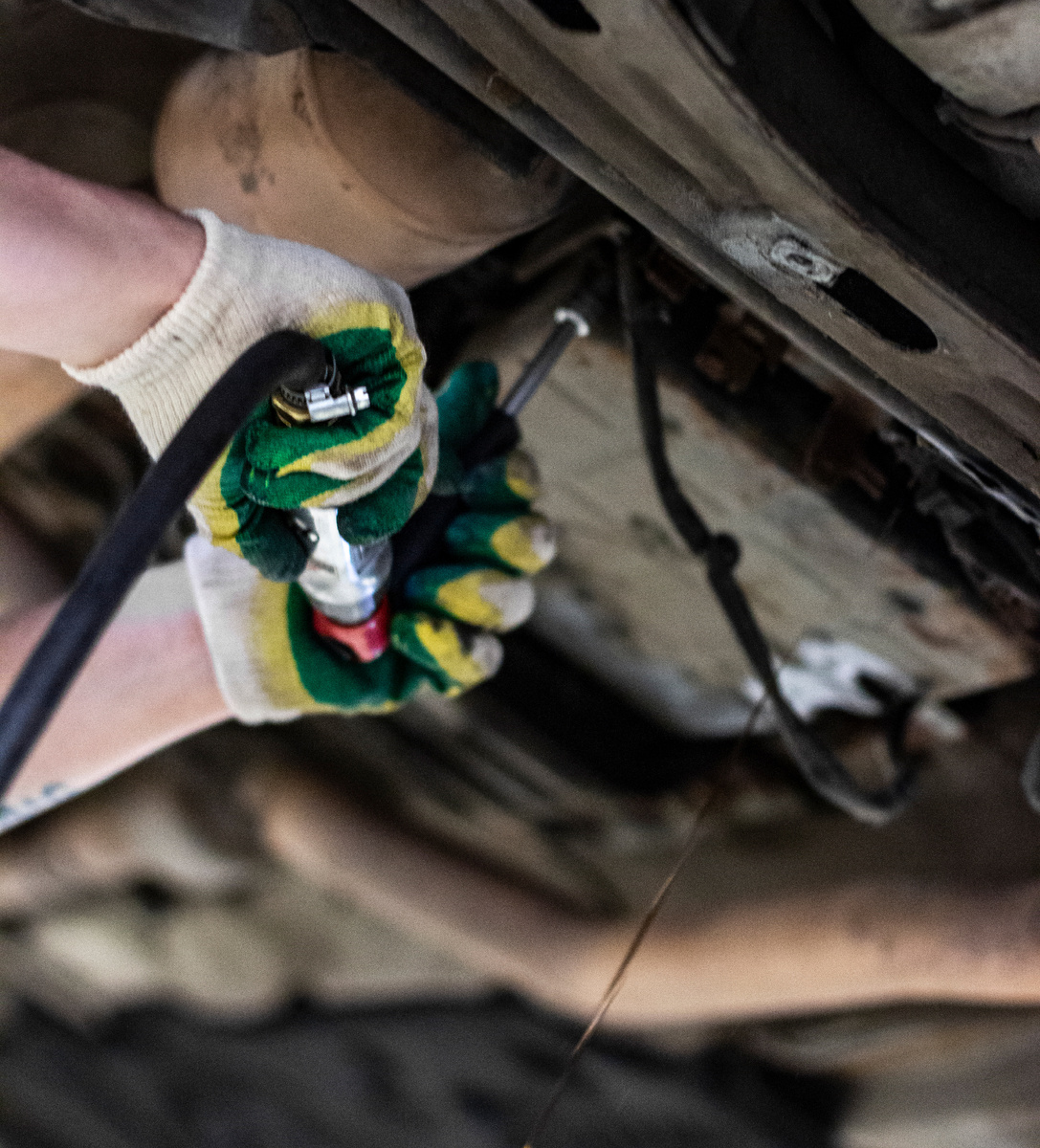 Противоречие между заводским регламентом «масло на весь срок службы» и рекомендациями специалистов вызывает закономерные вопросы у владельцев.