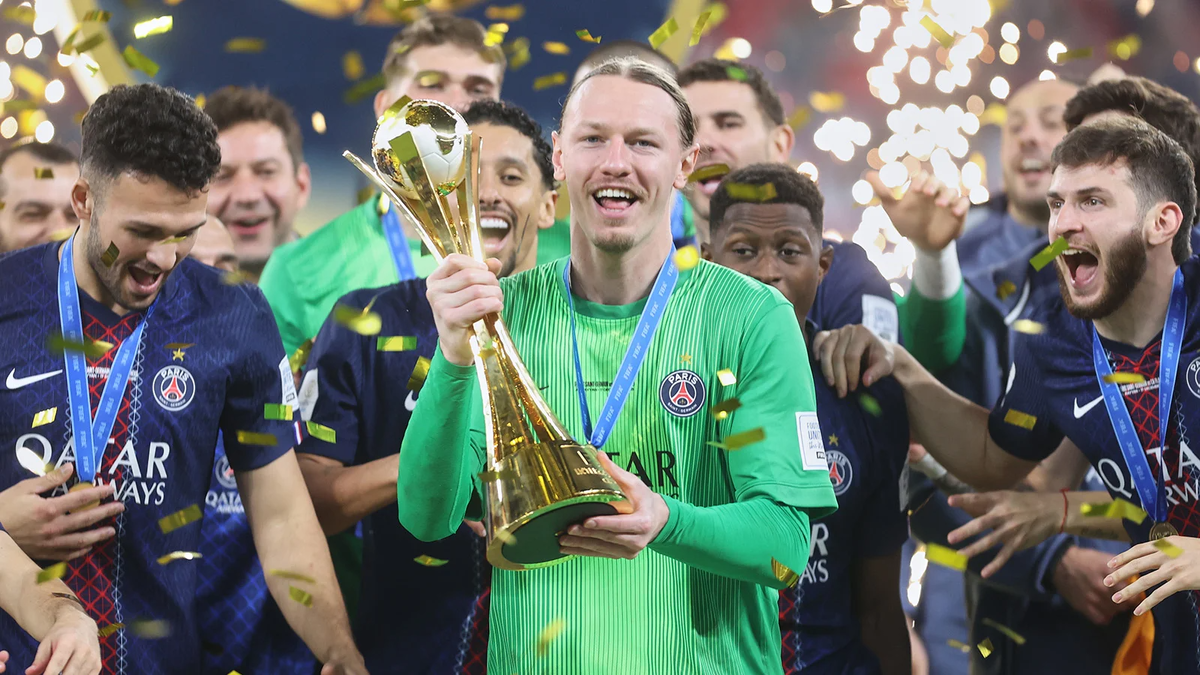 Матвей Сафонов (Фото Hussein Sayed / AP Photo)