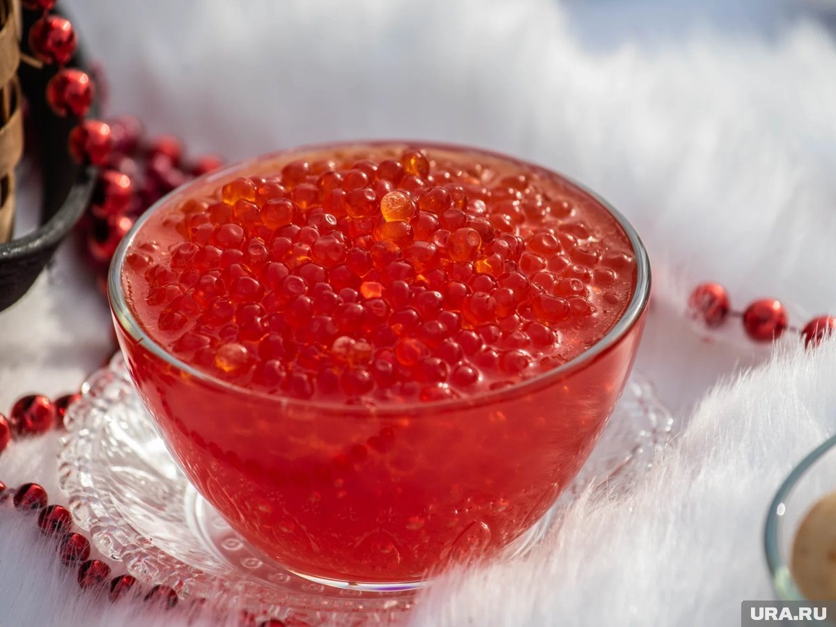     Красную икру продают в метро