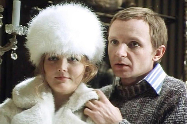    Науменко сыграла невесту главного героя Жени Лукашина, вынужденную встречать Новый год в одиночестве. Кадр из фильма «Ирония судьбы, или С лёгким паром!» (1975).