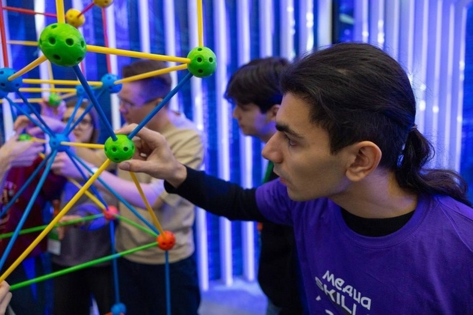    Севастопольские студенты представили проект по развитию Запорожской АЭС в Москве. Фото: ЗАЭС