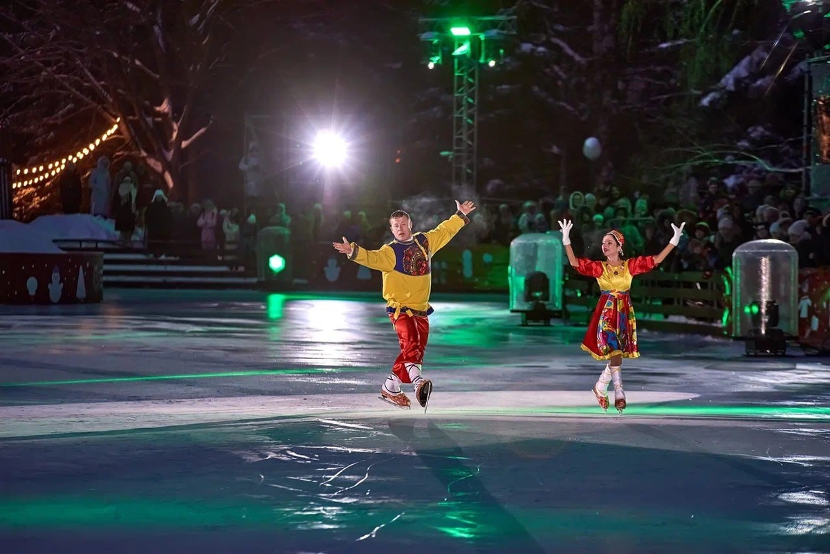    Прошлогодний спектакль на льду «Новогодний самовар» Татьяны Навки и Петра Чернышева