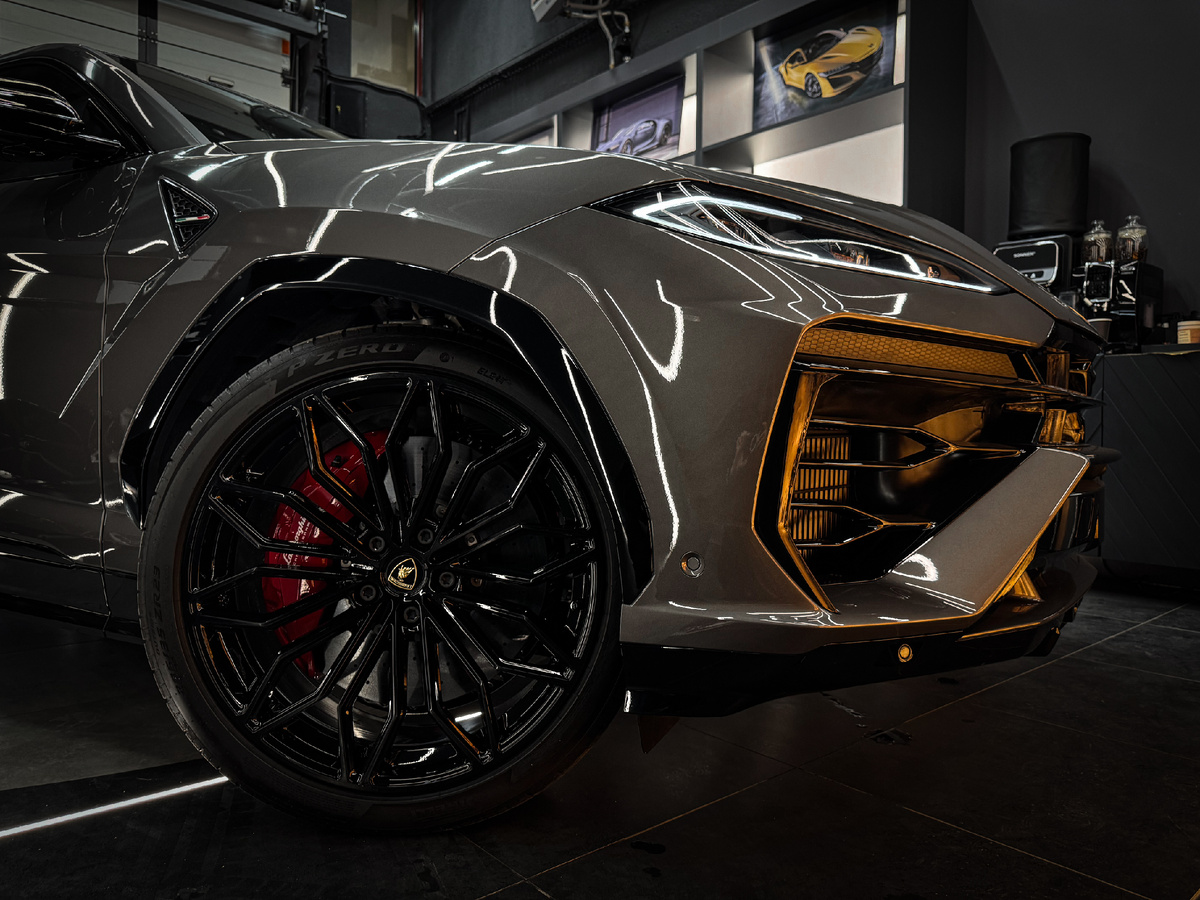 Передний бампер Lamborghini Urus — особенности оклейки пленкой в Москве