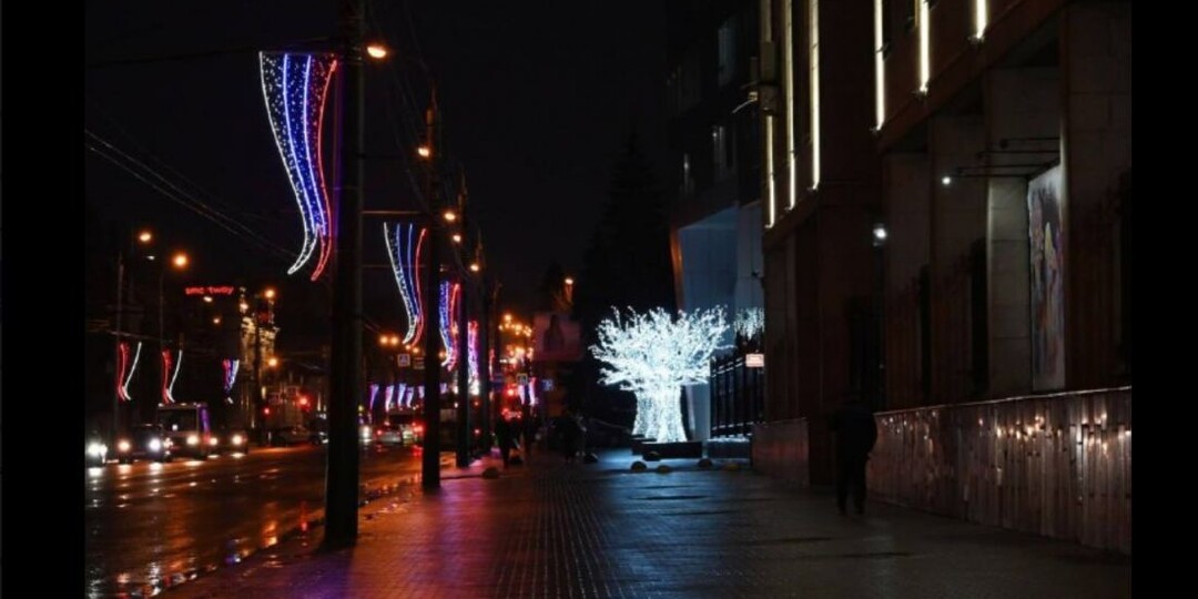 Поменяли, но не помогло: в Пензе возникли проблемы со светящимися триколорами на столбах