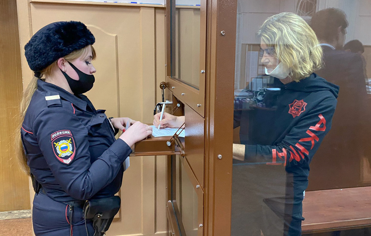    Ольга Миримская (справа)  Пресс-служба Басманного районного суда/ТАСС