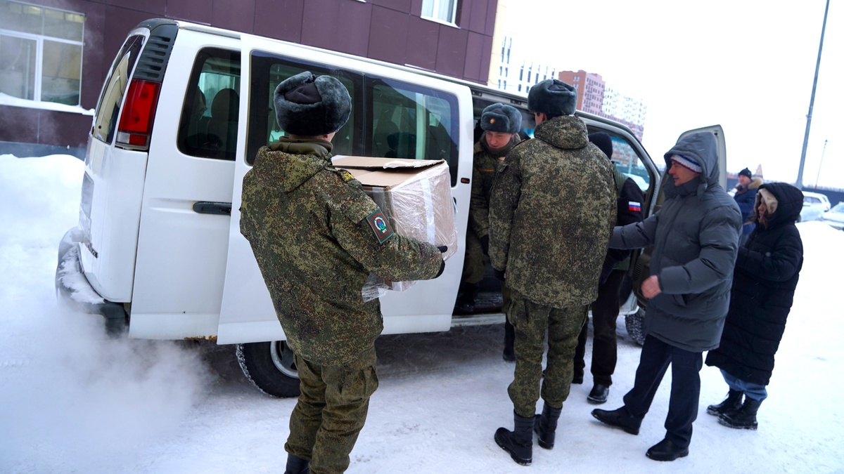    Югорский госуниверситет передал автомобили и гумгруз для нужд бойцов СВО