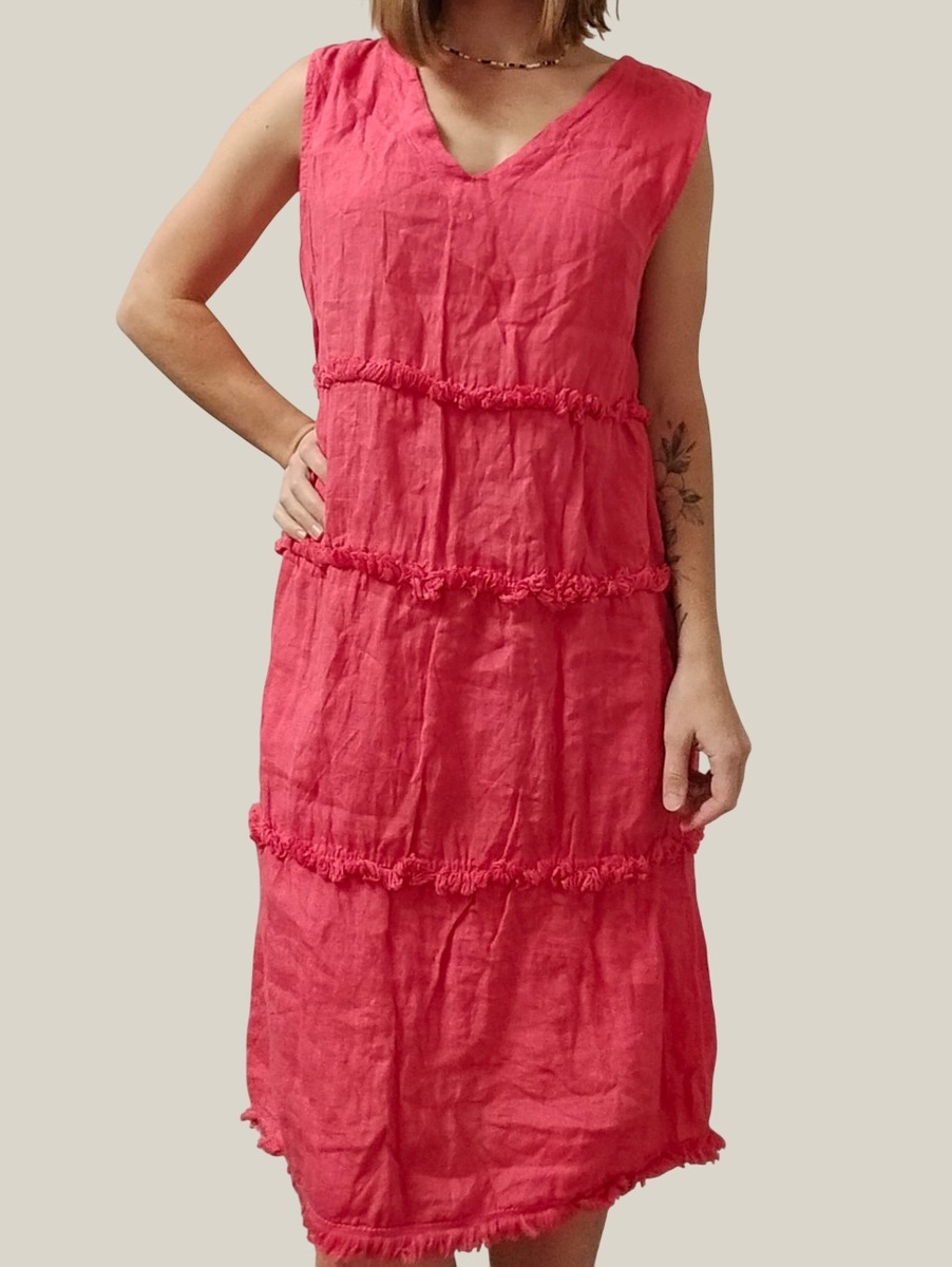 Платье не отпарено, свет не настроен, но даже так платье интересное