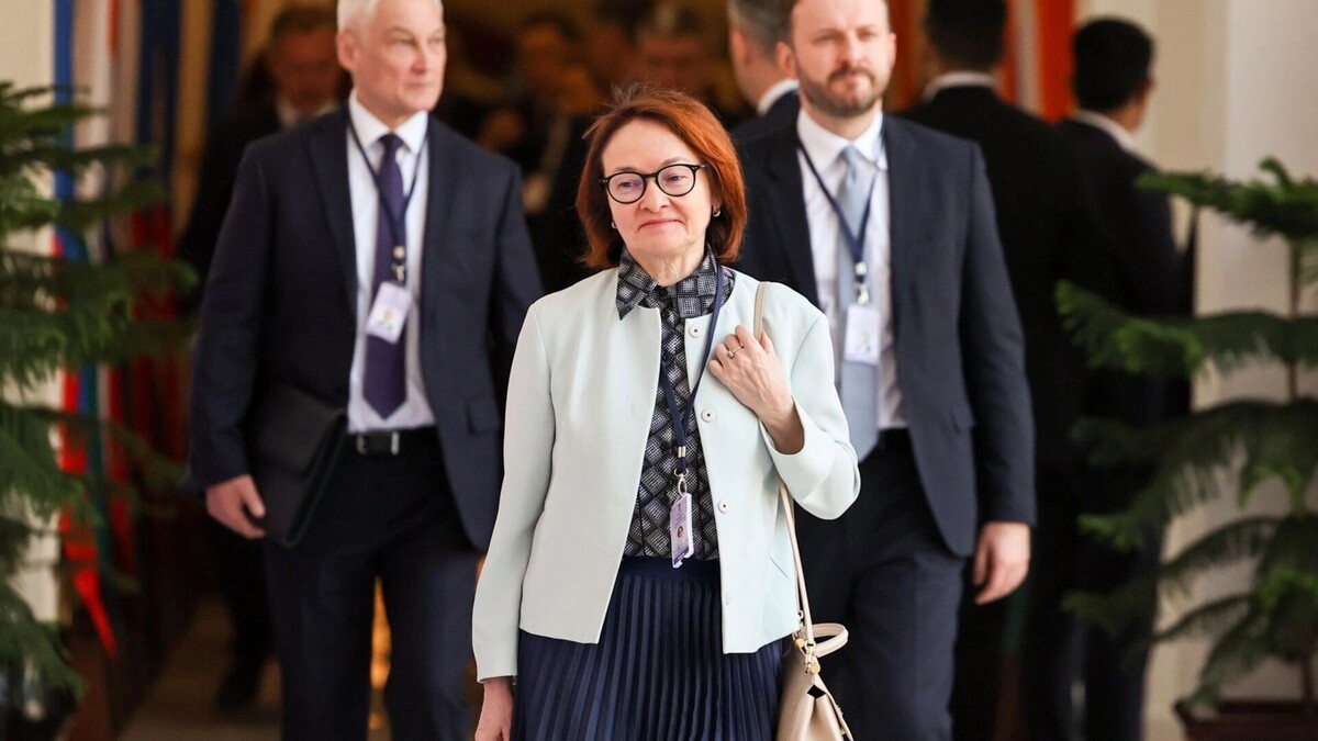 Председатель Центрального банка РФ Эльвира Набиуллина, министр обороны РФ Андрей Белоусов и заместитель руководителя администрации президента РФ Максим Орешкин (слева направо на втором плане). Фото: Александр Казаков / TACC