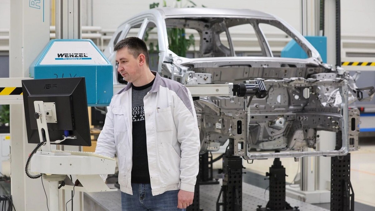 В октябре спад производства в российском автопроме составил 38,3%. Фото: Алексей Белкин / NEWS.ru/TACC