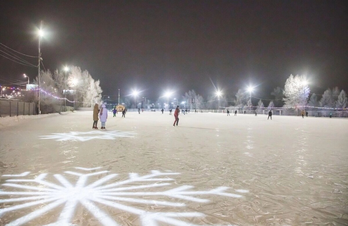       Каток на острове Татышев. Один час катания там стоит 100 рублей      vk.com/ostrovtatyshev