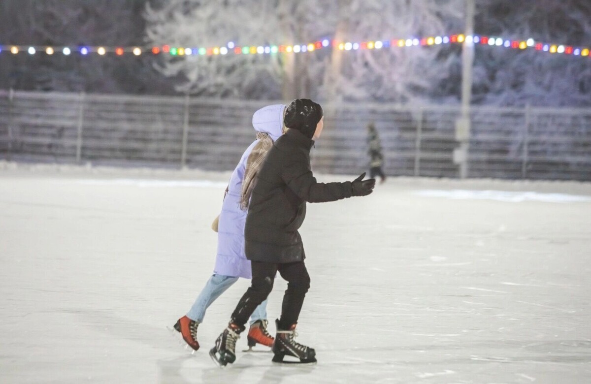       Каток на острове Татышев. Один час катания там стоит 100 рублей      vk.com/ostrovtatyshev