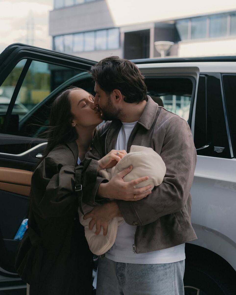 Мари Краймбрери и DAVA с дочкой