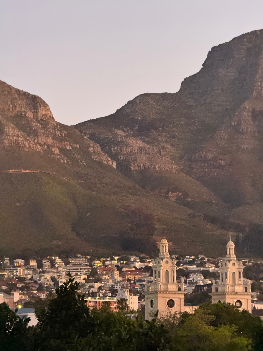 Вид из нашего окна на столовую гору