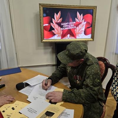 Владимир Болдырев – самобытный поэт, коренной сочинец, потомок казаков, в казачьем чине – вахмистр, воспитанный в традициях чести и достоинства, настоящий воин духа и сердца.