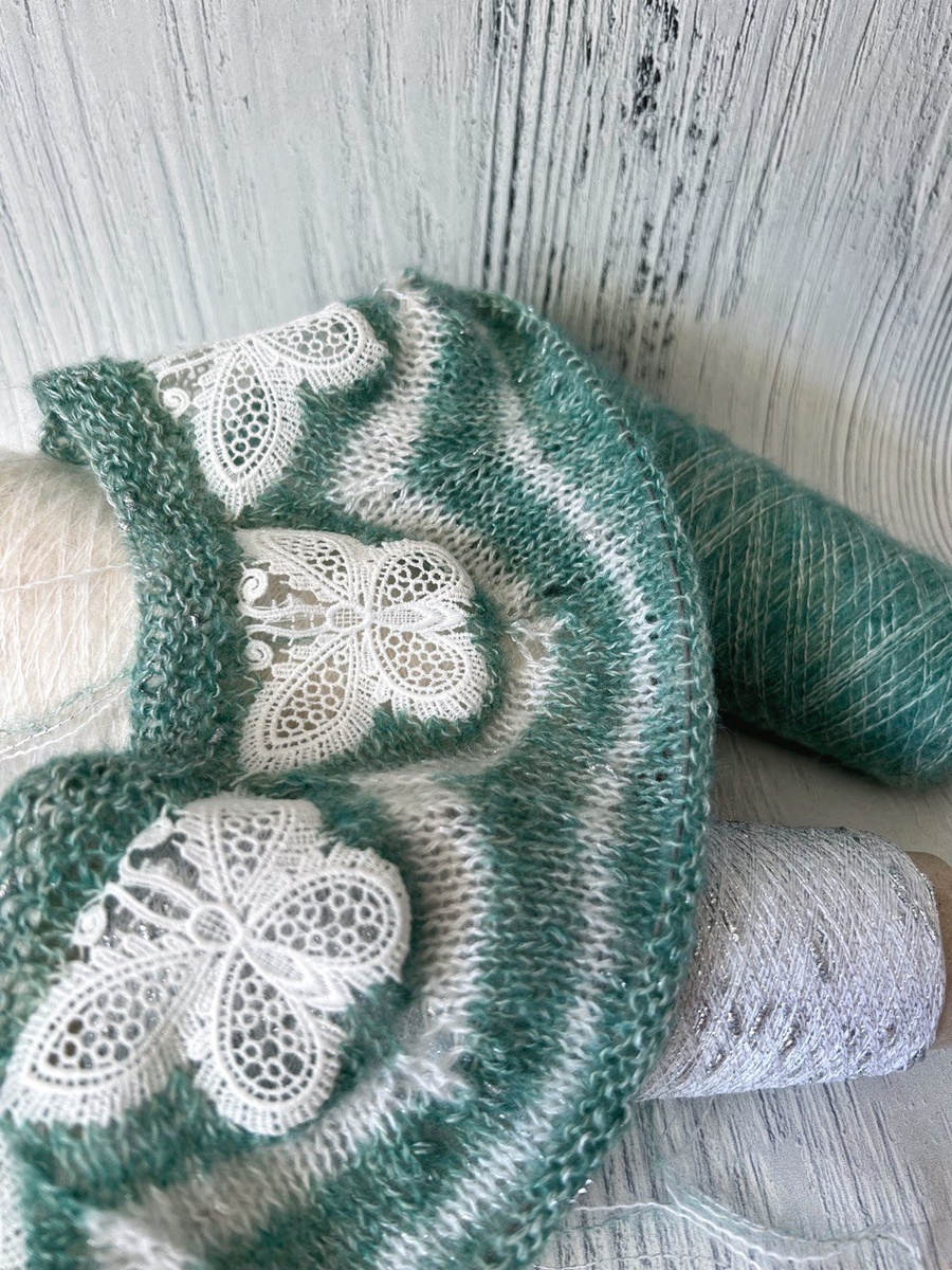 Кружево Бабочки, которое вплетено/ввязано в трикотажное полотно